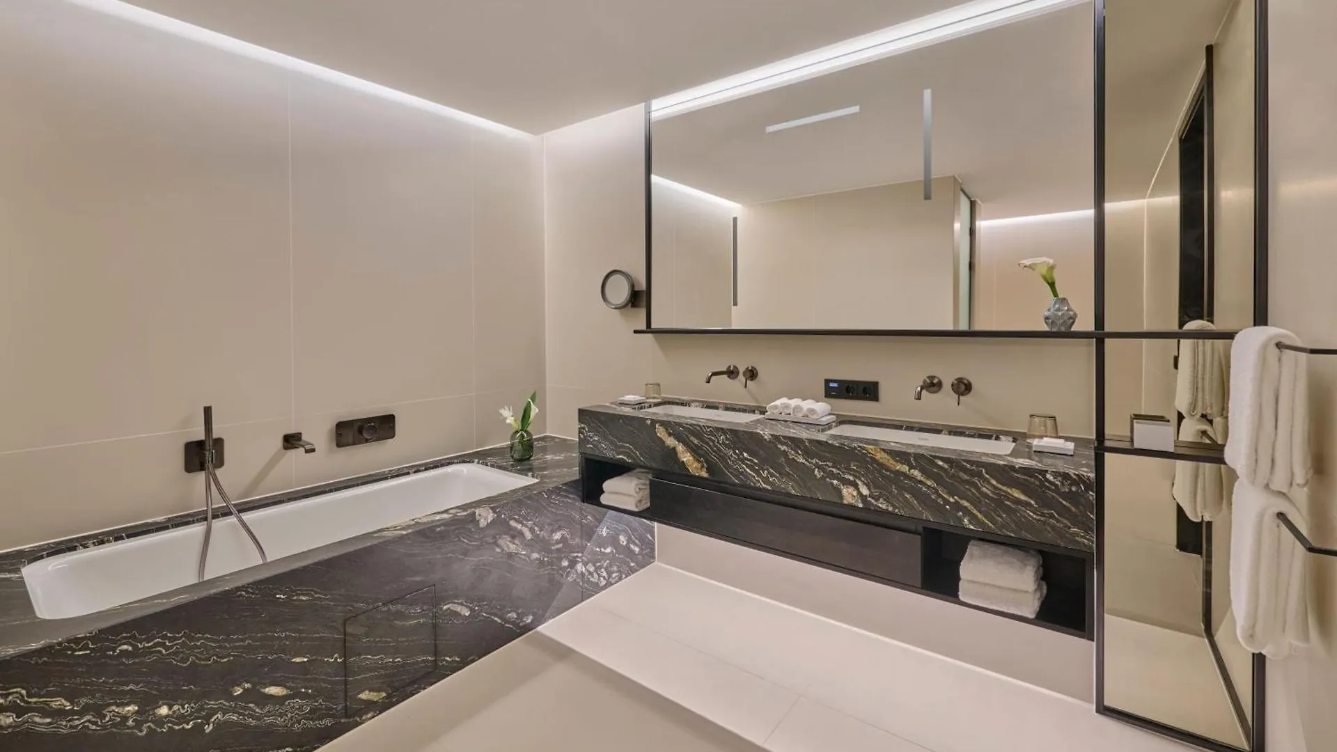 Koenigshof, A Luxury Collection Hotel, Munich 5*,